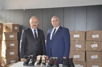 İhtiyaç Sahibi Öğrencilere Bot Yardımı Yapıldı
