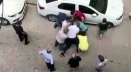 İki aile sokağın ortasında birbirine girdi!