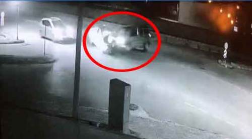 İki araç kafa kafaya çarpıştı! Feci kaza...