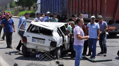 İki araca birden çarptı: 1 yaralı