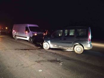 İki Aracın Kafa Kafaya Çarpıştığı Kazada 1 Kişi Yaralandı
