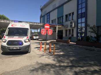 İki Arkadaşın Şakalaşması Hastanede Bitti
