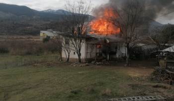 İki Katlı Ev Kullanılamaz Hale Geldi
