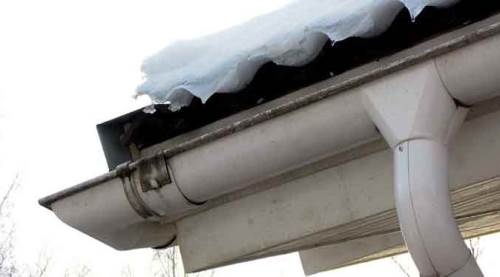 İki komşunun "saçak" kavgası Yargıtay'a taşındı!