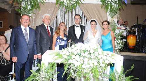 İki önemli aileyi düğün buluşturdu