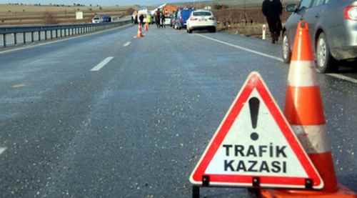 İki otomobil çarpıştı: 1 ölü 4 yaralı