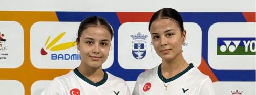 İkiz badmintonculardan büyük başarı