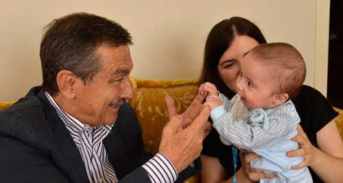 İKİZ VE ÜÇÜZLERİ ZİYARET ETTİ
