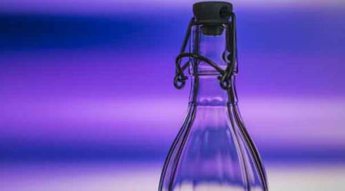 İkramlık içki şişesini çalan işçiye şok