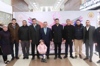 İl Başkanı Yıldırım, Kadınlar Günü İçin Düzenlenen Sergiyi Gezdi
