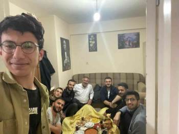 İl Başkanı Yıldırım Öğrencilere Kendi Elleriyle Sahur Yemeği Yaptı
