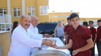 İl Milli Eğitim Müdürü Başyiğit, Lisede Aşure Dağıttı
