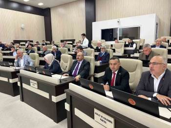 İl Özel İdare Ekipleri Deprem Bölgesinde Özveriyle Çalıştı
