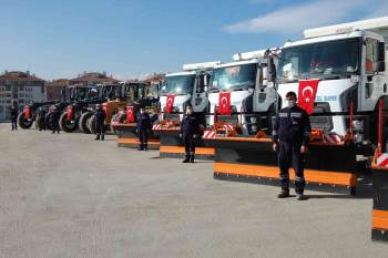 İl Özel İdaresi 80 Araç Ve 90 Personelle Kışa Hazır
