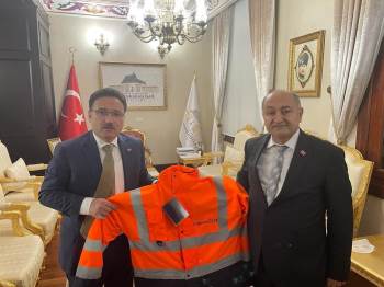 İl Özel İdaresi Karla Mücadele Ekiplerine Kıyafet Desteği
