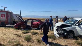 İl Özel İdaresine Ait Arazi Aracıyla Otomobilin Karıştığı Kazada 5 Kişi Yaralandı
