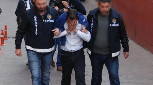 İlahiyat profesörü 1 milyon TL’yi kaptırdı