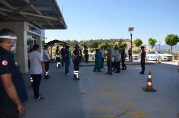 İlçe Protokolü Tam Kadro Sağlık Çalışanlarını Ziyaret Etti
