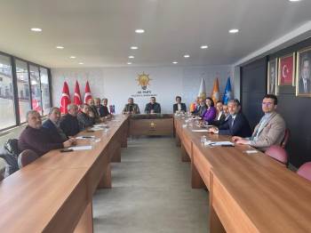 İlçe Ve Belde Belediye Başkanları Ak Parti Değerlendirme Toplantısına Katıldı
