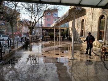 İlçedeki Tüm Camilerde Temizlik Ve Hijyen Çalışmaları
