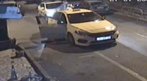 İlginç hırsızlık: Polisten kaçmak için rögarın içine saklandılar!