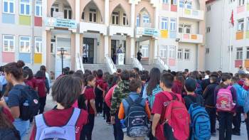 İlk Ders Ziliyle Öğrencilerin Okul Hasreti Sona Erdi
