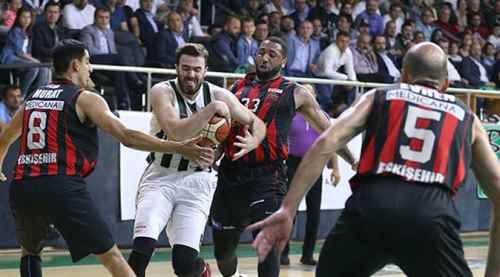 İlk mağlubiyet 71 - 57