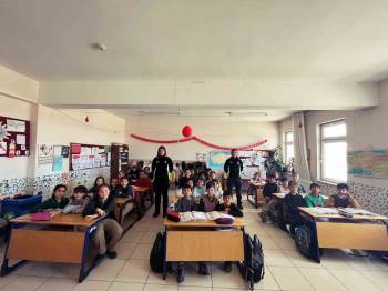 İlkokul Öğrencilerine Trafik Eğitimi
