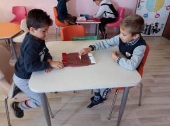 İlkokul Öğrencilerine Zeka Oyunları Kursu
