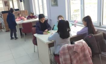 İlkokul Öğrencilerinin Kütüphane Ziyareti
