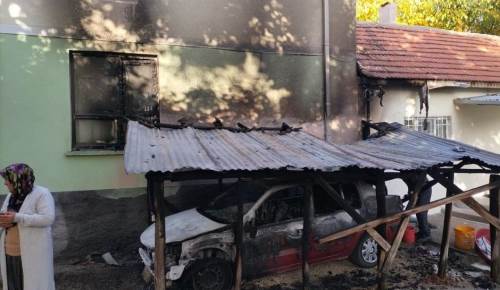 İmamın arabasını benzin döküp yaktı 