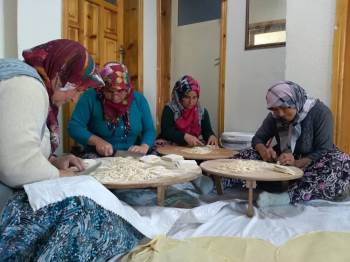 İmece Usulü Kış Hazırlığı Yapıyorlar
