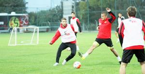 Şimşekler Akhisar'a kitlendi