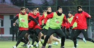 Şimşekler kampa girdi