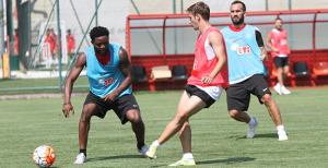 Şimşekler sahne alıyor