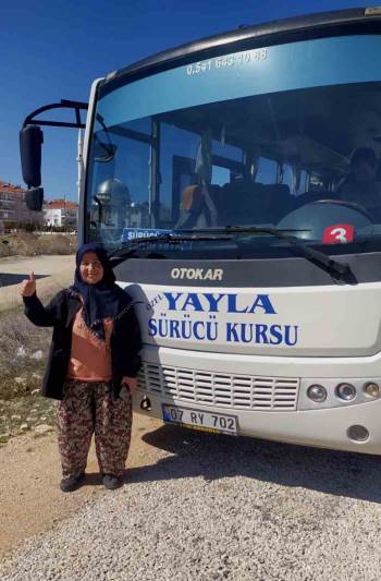 İnadı ile parmak ısırttı: 59 yaşında otobüs şoförü oldu!