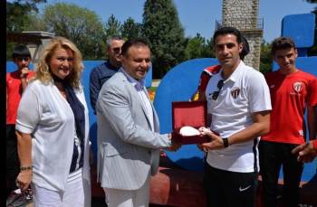 İnegölspor U-15 Takımına Bilecik’İn Tarihi Yerlerini Gezdi
