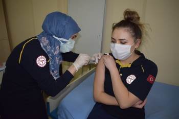 İnhisar’Da Coronavac Aşısı Uygulanmaya Devam Ediyor
