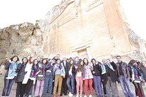 Çocuklar ülke güzelliklerini  ve kültür mirasını keşfediyor     