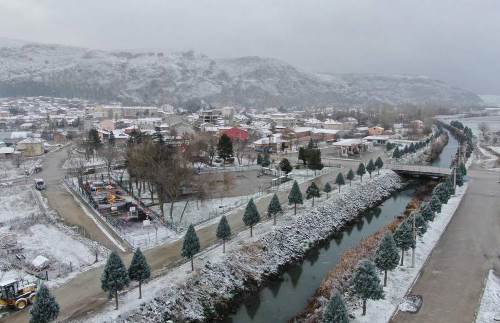 İnönü’de mevsimin ilk karı hayran bıraktı