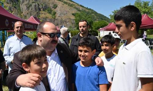 İnönü’de öğrencilerden yıl sonu şenliği
