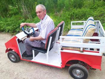 İnşaat Ustası Hurda Malzemelerden Otomobil Yaptı
