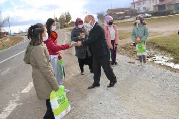 İnternet Erişiminde Sıkıntı Yaşayan Öğrencilere Çalışma Kitabı Desteği
