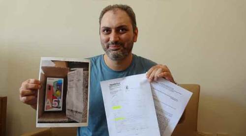 İnternetten aldığı telefonun kutusundan çıkanı görünce...