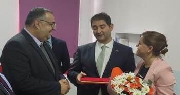 İş İnsanlarından Kütüphane Desteği
