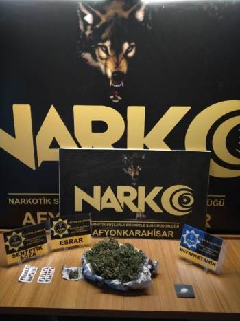 İş Yerinde Uyuşturucuyla Yakalandılar
