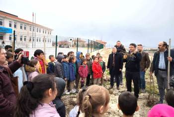 İscehisar’Da Fidan Diktiler
