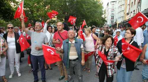 İşgalden kurtuluş yürüyüşle kutlandı