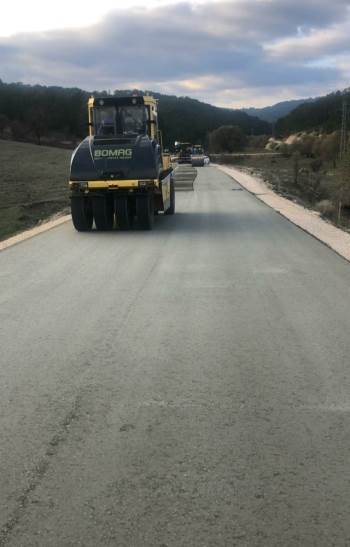 İshak Gazel: “Beton Yollarımıza Yenileri Ekleniyor”
