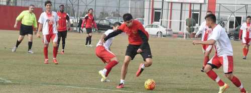 İSHAK GÖZE GİRMEYE ÇALIŞTI